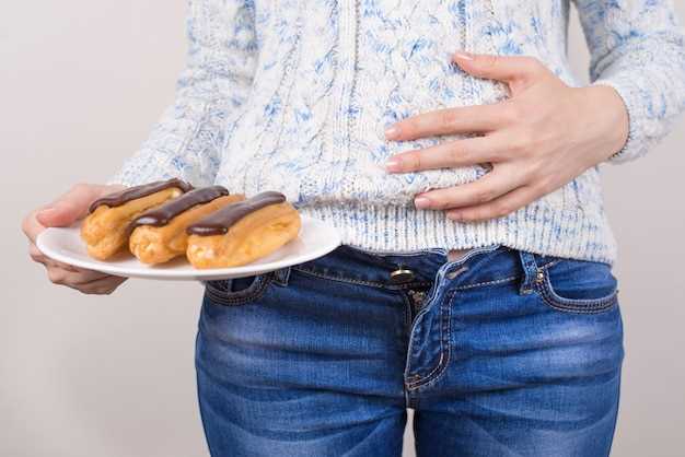 Почему возникает тяжесть в животе после приема пищи и как с этим бороться?